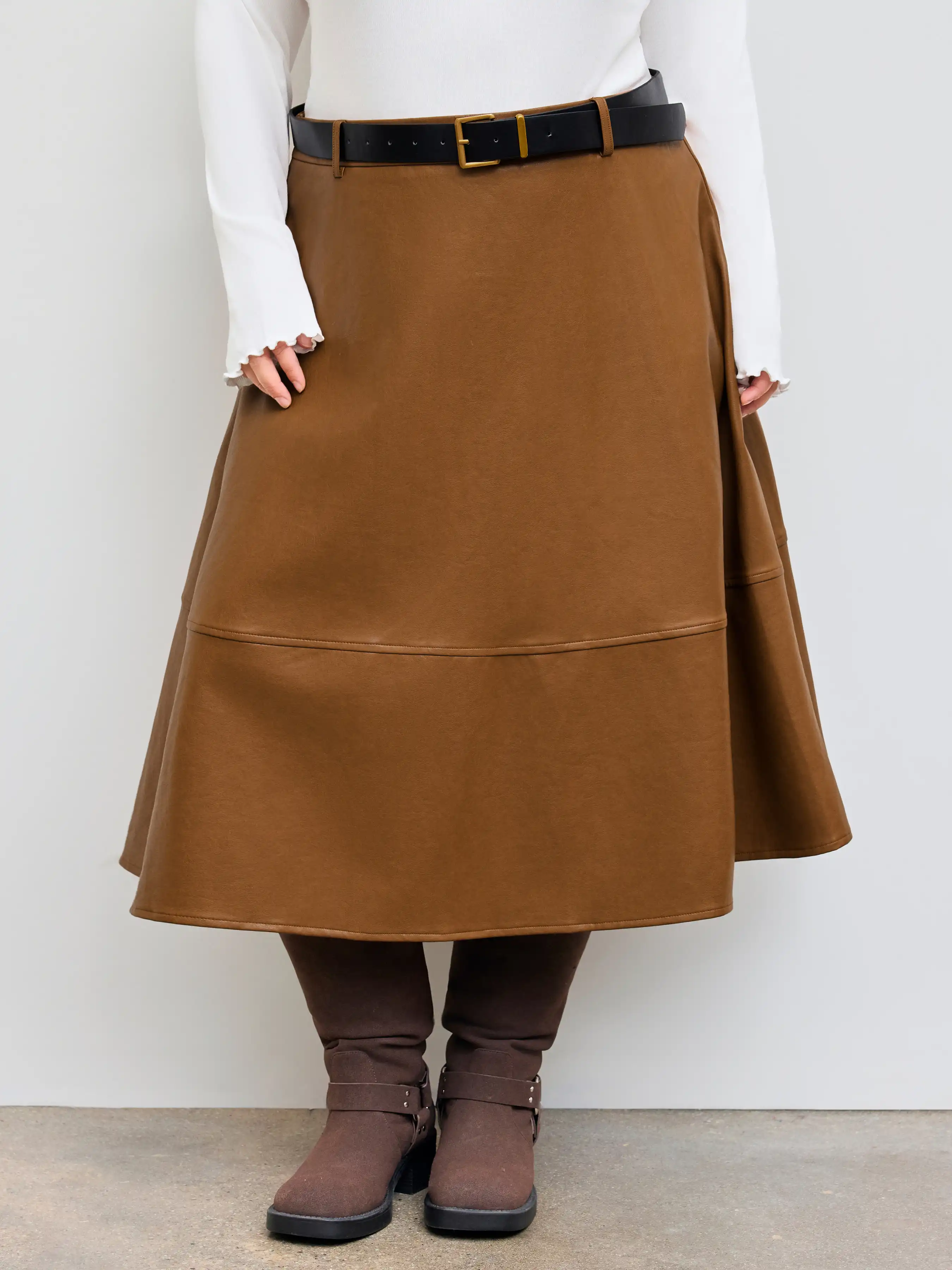 Faux Leather Mid Rise Solid Midi Skirt With Belt Curve & Plus